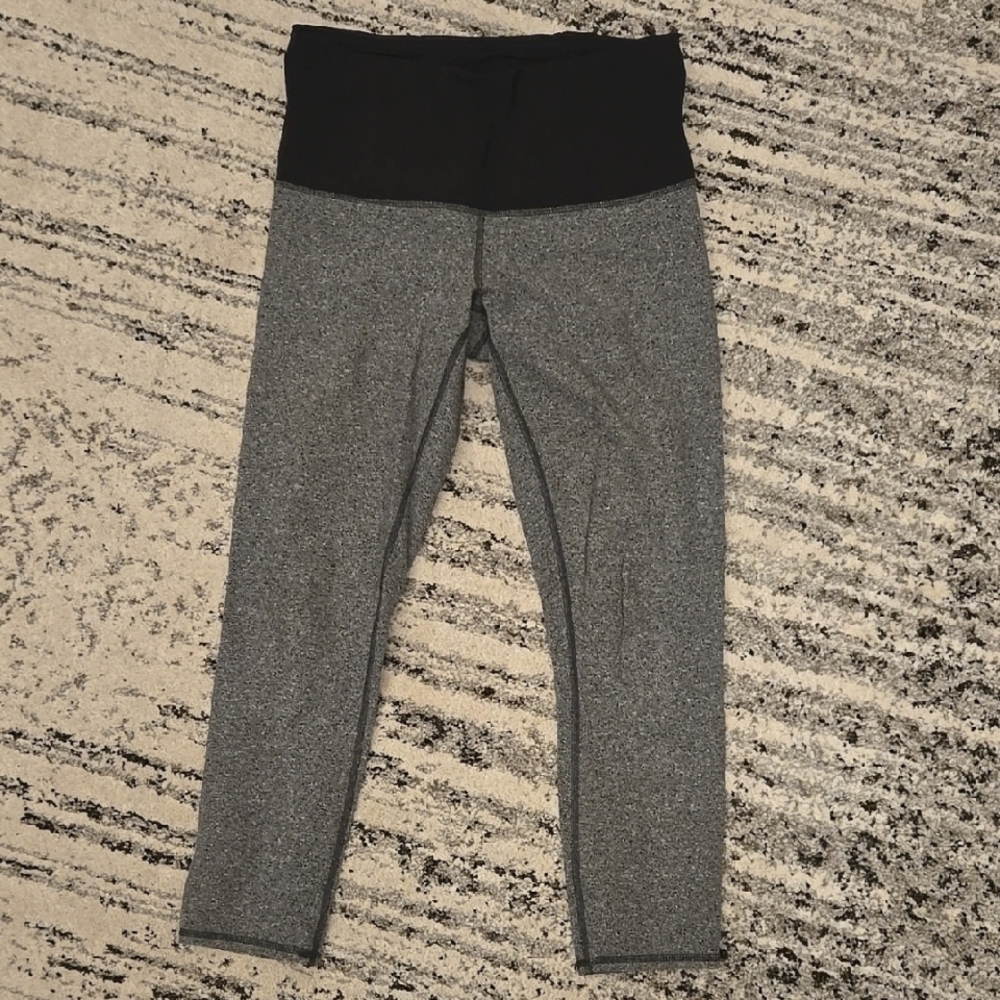 Lululemon Gray and Black Leggings cropped